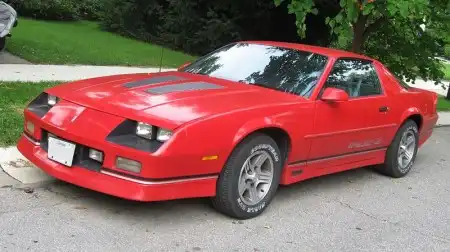 Chevrolet Camaro - злое животное, питающееся мустангами!