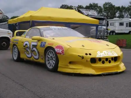 Chevrolet Camaro - злое животное, питающееся мустангами!