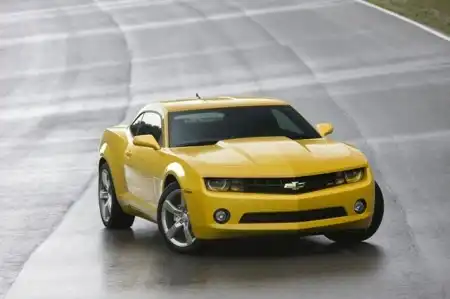 Chevrolet Camaro - злое животное, питающееся мустангами!