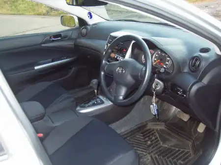 Toyota Caldina третьего поколения