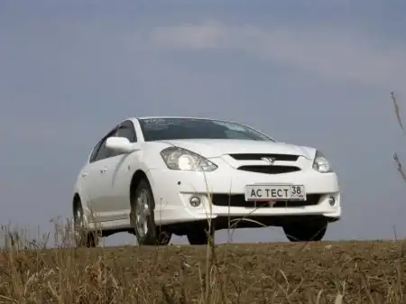 Toyota Caldina третьего поколения
