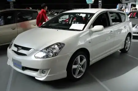 Toyota Caldina третьего поколения