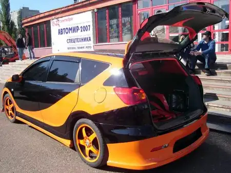 Toyota Caldina третьего поколения