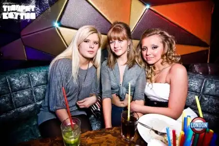 Galaxy Chics vs Men...