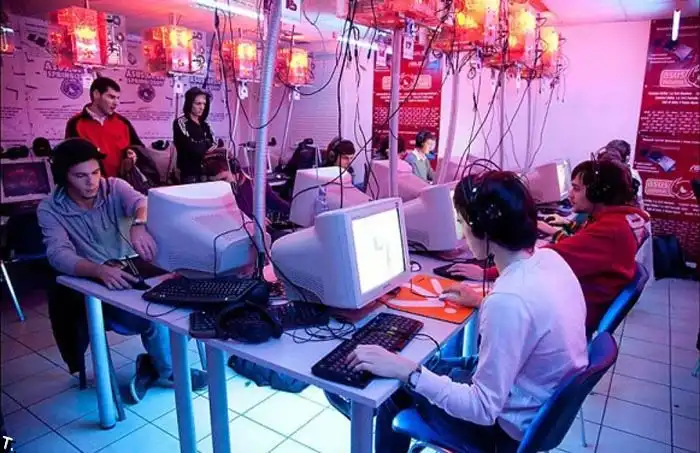 Стриптиз на турнире по Counter Strike