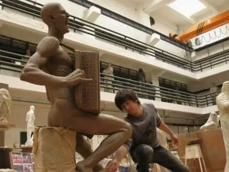: Китайцы сделали памятник Витасу