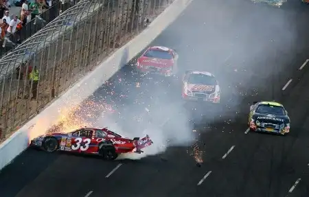Аварии во время гонок NASCAR