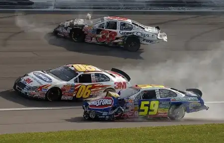 Аварии во время гонок NASCAR