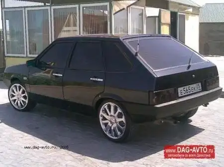 Идёт по трассе путник ада, наша "Лада"...