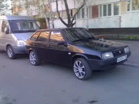 Идёт по трассе путник ада, наша "Лада"...