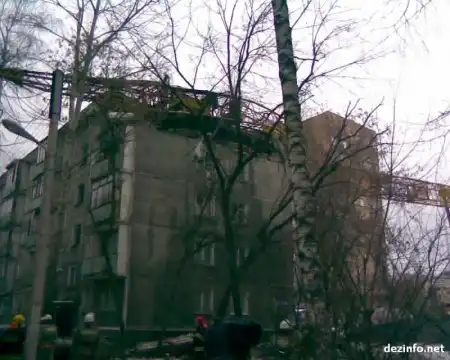 На жилой дом в Нижнем Новгороде упал строительный кран
