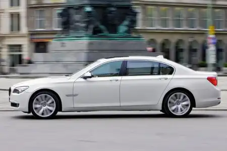 BMW показала самую мощную «семерку» в истории