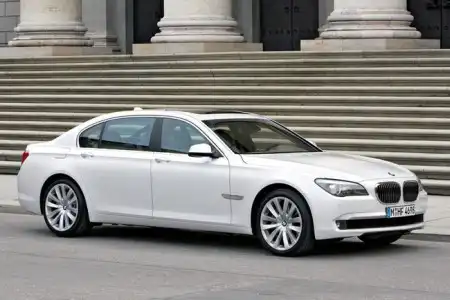 BMW показала самую мощную «семерку» в истории