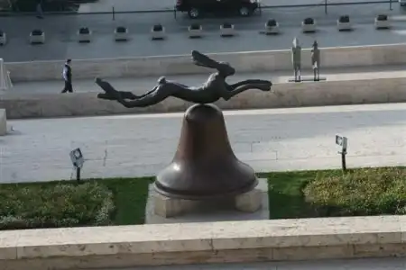 памятники в Ереване )