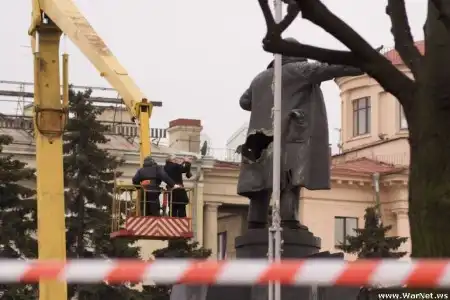 На 1 апреля кто-то пошутил и взорвал Ленину зад