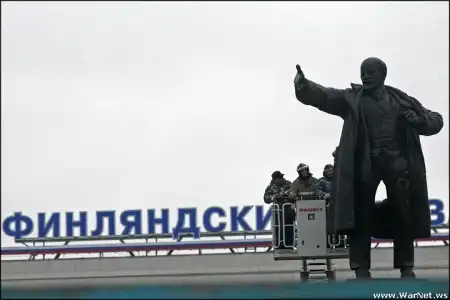 На 1 апреля кто-то пошутил и взорвал Ленину зад