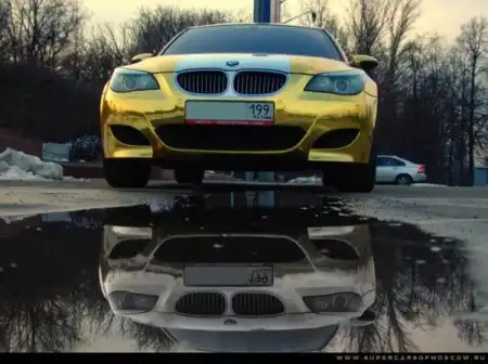 Золотая BMW M5