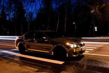 Золотая BMW M5
