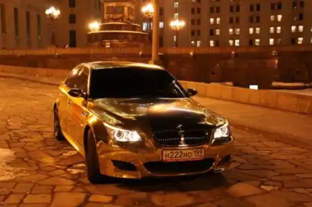 Золотая BMW M5