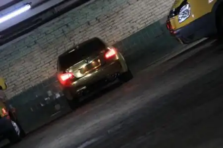 Золотая BMW M5