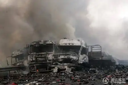 Авария на автостраде в Китае