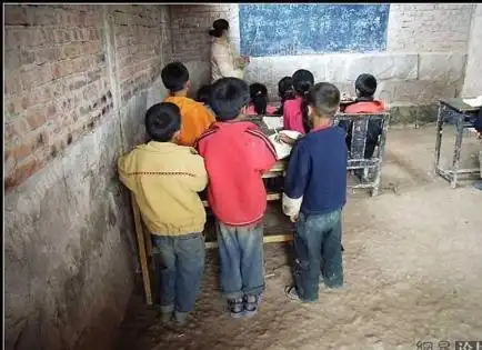 Одна китайская сельская школа...вот так и живут... :(
