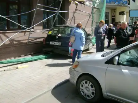 бугага!!! Женщина за рулём)))(3 фото)