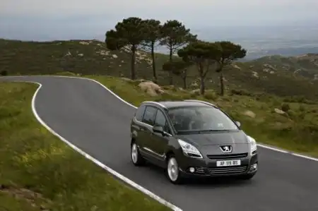 Peugeot  5008 (2010)