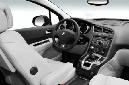 Peugeot  5008 (2010)