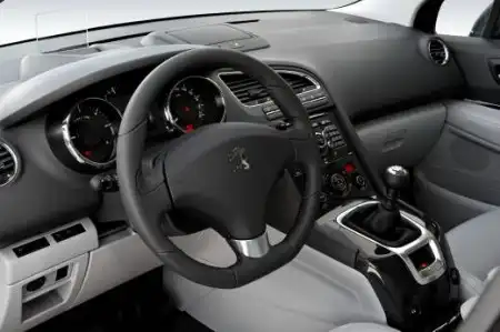 Peugeot  5008 (2010)
