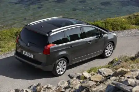 Peugeot  5008 (2010)