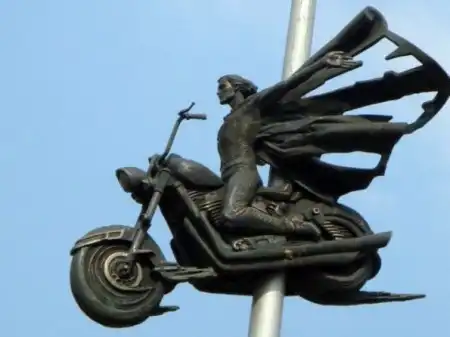 Памятник погибшим байкерам