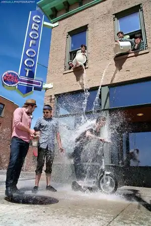 Люди и вода