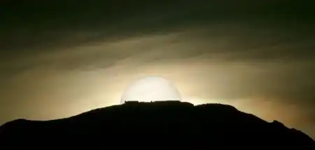 Луна и Солнце