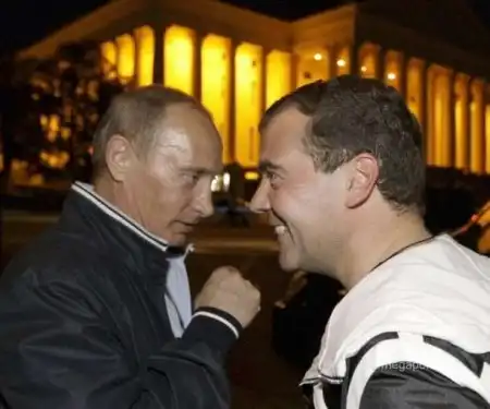 Путин и Медведев за просмотром футбольного матча