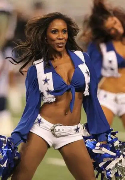 Милые девушки из группы поддержки Dallas Cowboys
