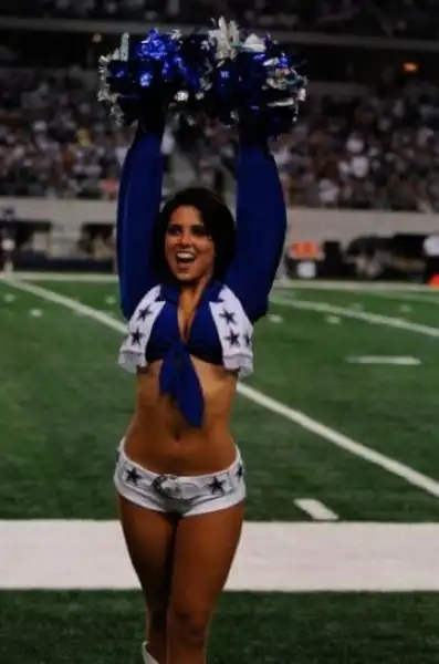Милые девушки из группы поддержки Dallas Cowboys