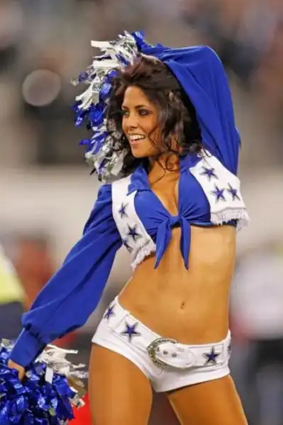 Милые девушки из группы поддержки Dallas Cowboys