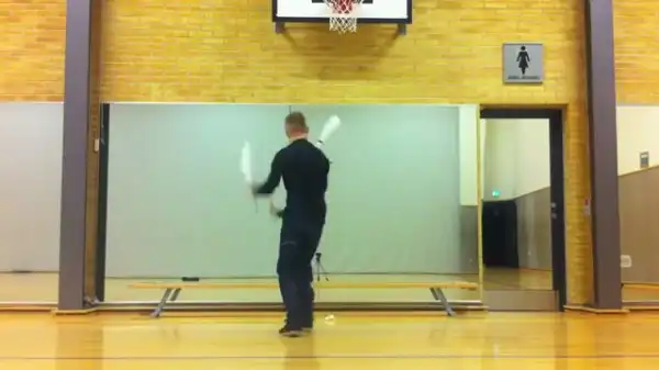 Классное жонглирование под дабстеп