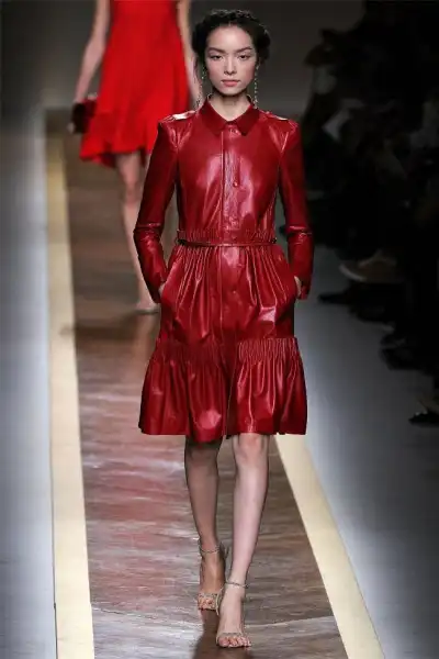 Показ Valentino (весна 2012) на неделе моды в Париже
