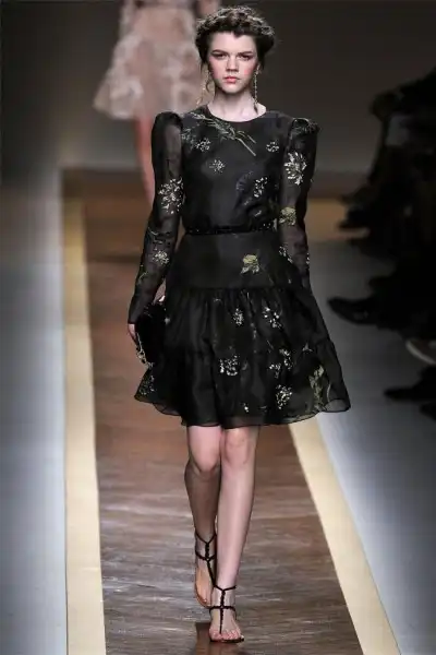 Показ Valentino (весна 2012) на неделе моды в Париже