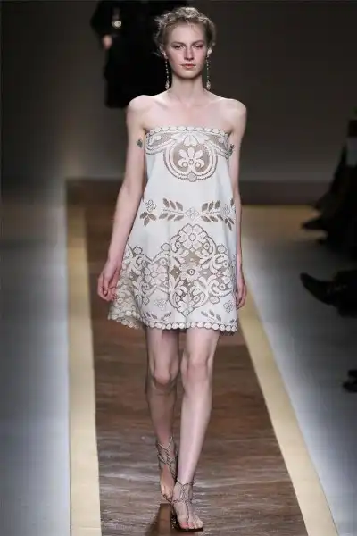 Показ Valentino (весна 2012) на неделе моды в Париже