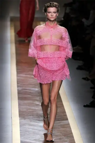 Показ Valentino (весна 2012) на неделе моды в Париже