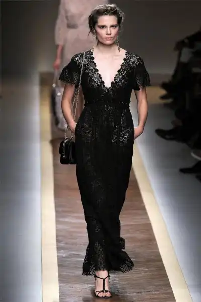 Показ Valentino (весна 2012) на неделе моды в Париже