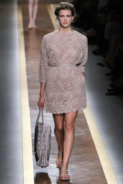 Показ Valentino (весна 2012) на неделе моды в Париже