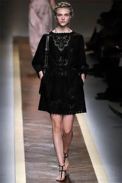 Показ Valentino (весна 2012) на неделе моды в Париже