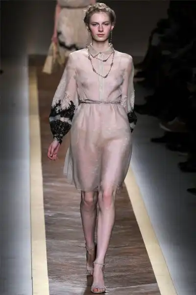 Показ Valentino (весна 2012) на неделе моды в Париже