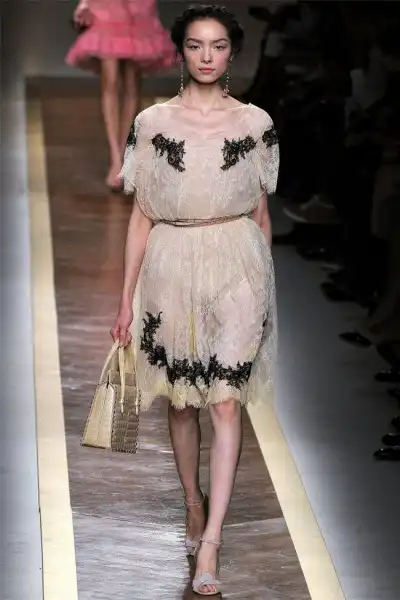 Показ Valentino (весна 2012) на неделе моды в Париже