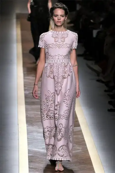 Показ Valentino (весна 2012) на неделе моды в Париже