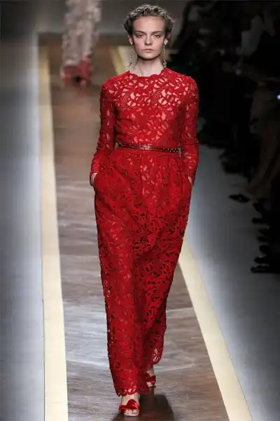 Показ Valentino (весна 2012) на неделе моды в Париже